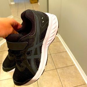 ASICS black tennis shoes. Size 1.5 . Semi new